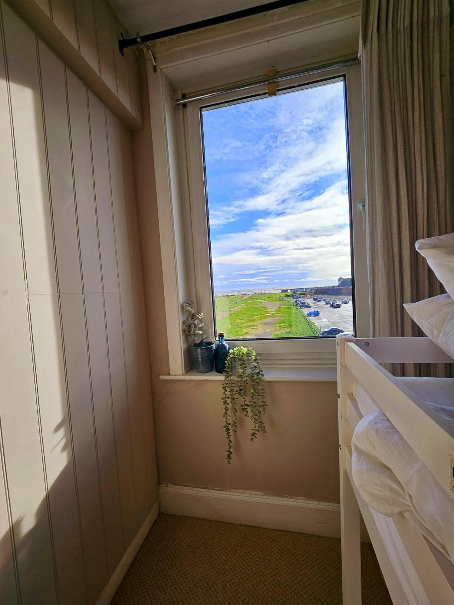 Seaview 2 Bedroom Apartment Littlehampton Eksteriør bilde